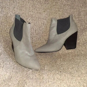 POUR LA VICTOIRE-Metallic Sheen Nubuck Suede Gray-Sz 8.5-Excellent